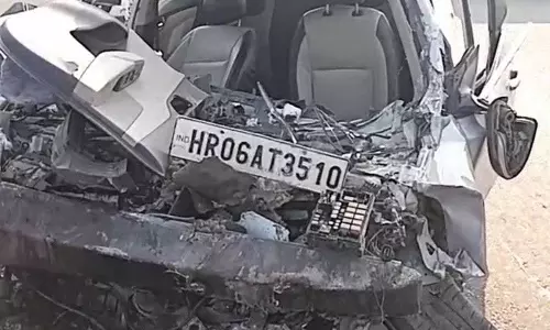 Haryana : अंबाला में कार और ट्रक की आमने-सामने की टक्कर में तीन लोगों की मौत Haryana : अंबाला में कार और ट्रक की आमने-सामने की टक्कर में तीन लोगों की मौत
