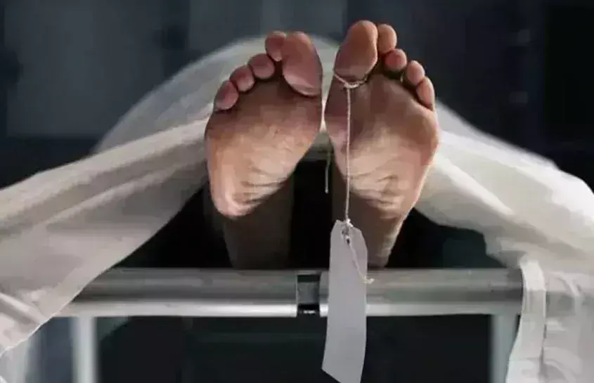 Greater Noida: थार गाड़ी में एक छात्र का शव मिलने से मचा हड़कंप Greater Noida: थार गाड़ी में एक छात्र का शव मिलने से मचा हड़कंप