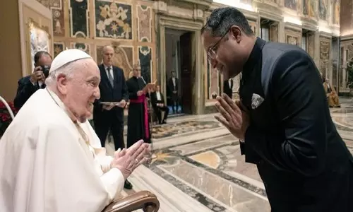 Vatican City: भारतीय राजदूत शंभू एस कुमारन ने पोप फ्रांसिस को अपना परिचय पत्र सौंपा