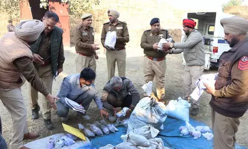 Police ने 65 किलोग्राम अफीम की भूसी और 3 किलोग्राम हेरोइन जब्त की