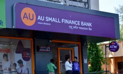Au Small Finance Bank शेयर की कीमत में 1.35% ऊपर