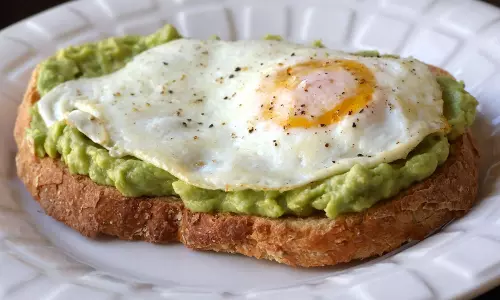 अंडे के साथ एवोकैडो टोस्ट रेसिपी