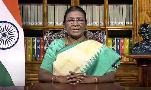 Kerala : पीड़िता ने मेमोरी कार्ड से छेड़छाड़ के मुद्दे पर राष्ट्रपति से हस्तक्षेप की मांग Kerala : पीड़िता ने मेमोरी कार्ड से छेड़छाड़ के मुद्दे पर राष्ट्रपति से हस्तक्षेप की मांग