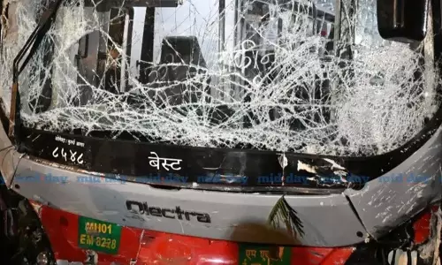 Kurla bus accident : नौकरी के पहले दिन बेटी की मौत पर पिता ने जताया शोक