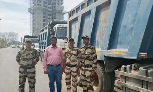 Mumbai: police ने उल्वे में 14 डंपर जब्त, सभी में लदे थे मलबे Mumbai: police ने उल्वे में 14 डंपर जब्त, सभी में लदे थे मलबे
