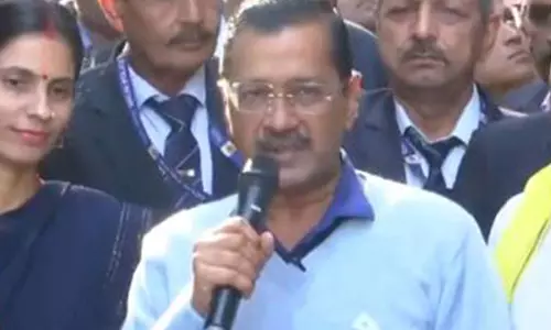 Kejriwal ने Delhi के ऑटो-रिक्शा चालकों के लिए 5 गारंटी की घोषणा की
