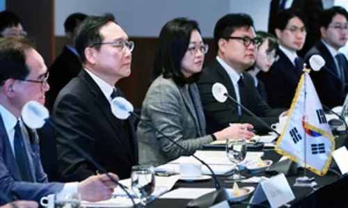 South Korea ने राजनीतिक उथल-पुथल के बीच अमेरिकी नीति में बदलाव के लिए निर्बाध तैयारी का संकल्प लिया South Korea ने राजनीतिक उथल-पुथल के बीच अमेरिकी नीति में बदलाव के लिए निर्बाध तैयारी का संकल्प लिया