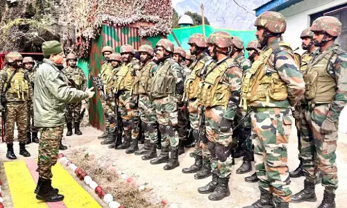 व्हाइट नाइट कोर के GOC ने J&K के किश्तवाड़ के अंदरूनी इलाकों का दौरा किया व्हाइट नाइट कोर के GOC ने J&K के किश्तवाड़ के अंदरूनी इलाकों का दौरा किया