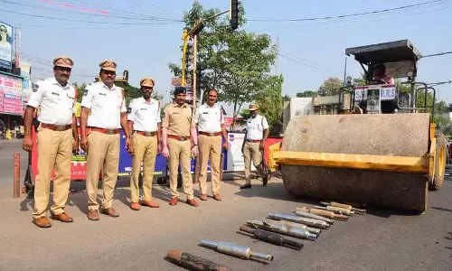Warangal में पुलिस ने जब्त किए 263 से अधिक संशोधित साइलेंसर नष्ट किए