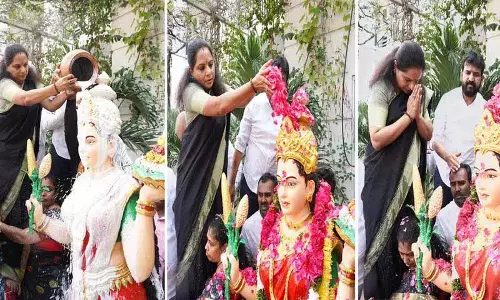 BRS ने तेलंगाना थल्ली की नई प्रतिमा के खिलाफ विरोध प्रदर्शन किया