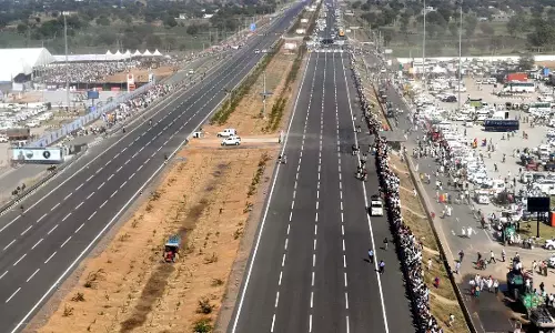 Noida : जेवर एयरपोर्ट को दिल्ली-मुंबई एक्सप्रेसवे से जोड़ने की कवायद Noida : जेवर एयरपोर्ट को दिल्ली-मुंबई एक्सप्रेसवे से जोड़ने की कवायद