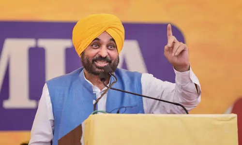 सुखबीर पर हमले के लिए SAD ने केजरीवाल और CM Mann को ठहराया जिम्मेदार सुखबीर पर हमले के लिए SAD ने केजरीवाल और CM Mann को ठहराया जिम्मेदार