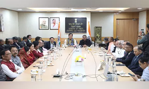 Sonowal ने राज्य में बंदरगाहों, नदी जलमार्गों के विकास पर चर्चा के लिए ओडिशा के सांसदों के साथ बैठक की