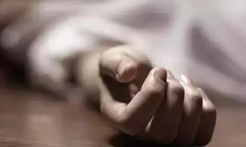Thoothukudi में पड़ोसी की छत पर युवक मृत मिला, आभूषण चोरी का संदेह Thoothukudi में पड़ोसी की छत पर युवक मृत मिला, आभूषण चोरी का संदेह