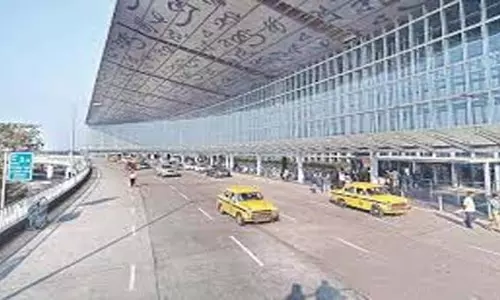 Kolkata हवाई अड्डे पर एयरलाइंस द्वारा दुर्व्यवहार का लगाया आरोप