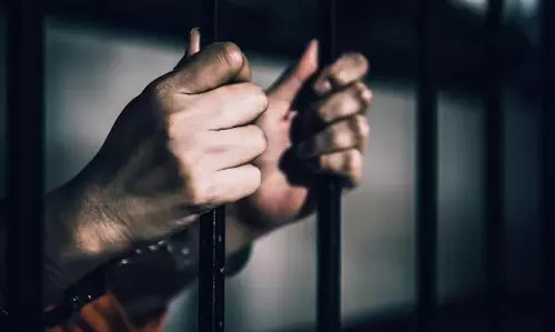 Srinagar : पुलिस ने कुख्यात ड्रग तस्कर की 50 लाख की संपत्ति कुर्क की