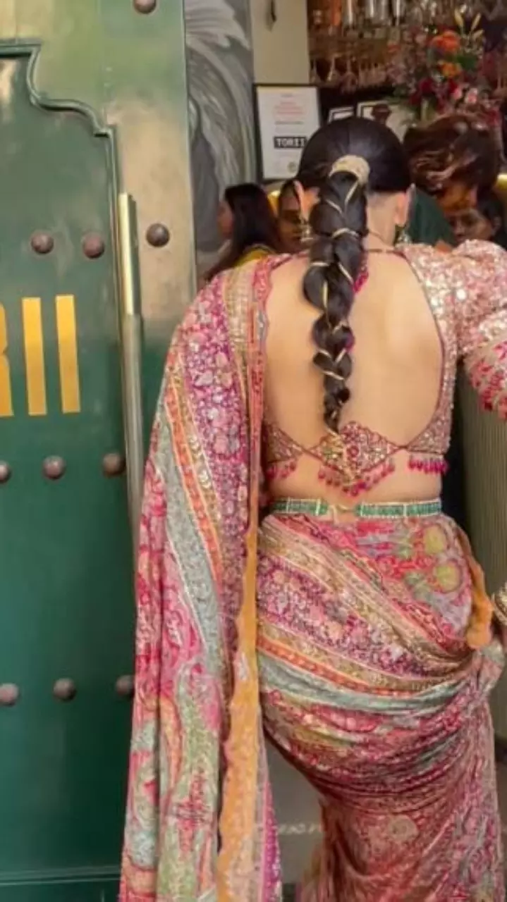 Khushi Kapoor बांद्रा में नज़र आईं