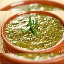 Sarson Ka Saag Recipe: सर्दियों में इस आसान रेसिपी से बनाएं सरसों का साग