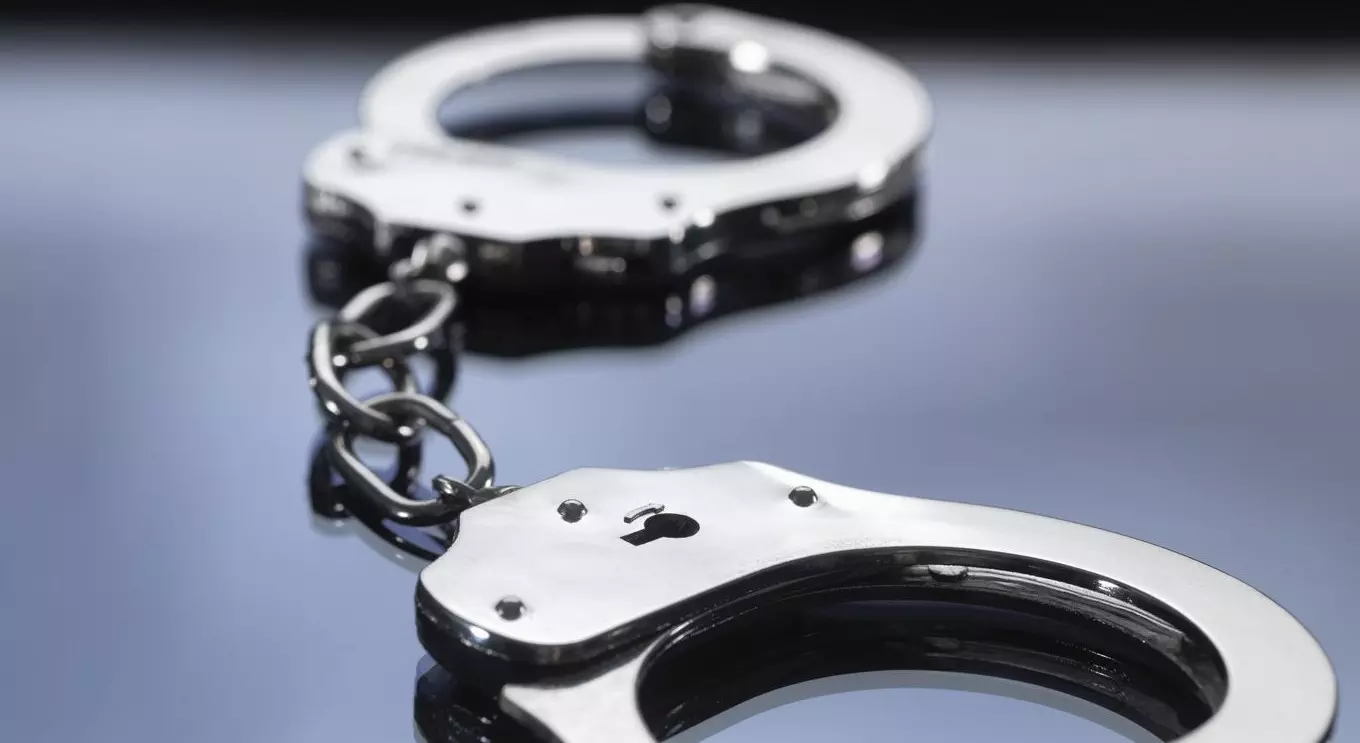 Nainital: पुलिस के हाथ लगी कामयाबी, 1 किलो चरस के साथ दो तस्कर गिरफ्तार Nainital: पुलिस के हाथ लगी कामयाबी, 1 किलो चरस के साथ दो तस्कर गिरफ्तार