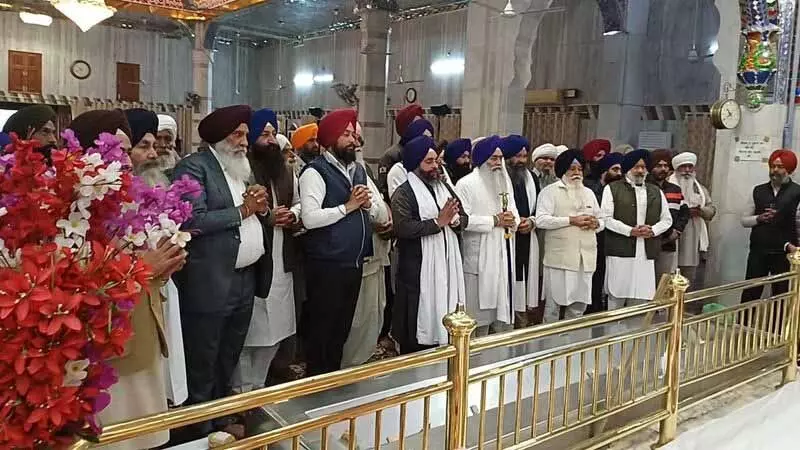 Akal Takht Jathedar ने फतेहगढ़ साहिब गुरुद्वारे में सोने की परत चढ़ाने का काम शुरू किया