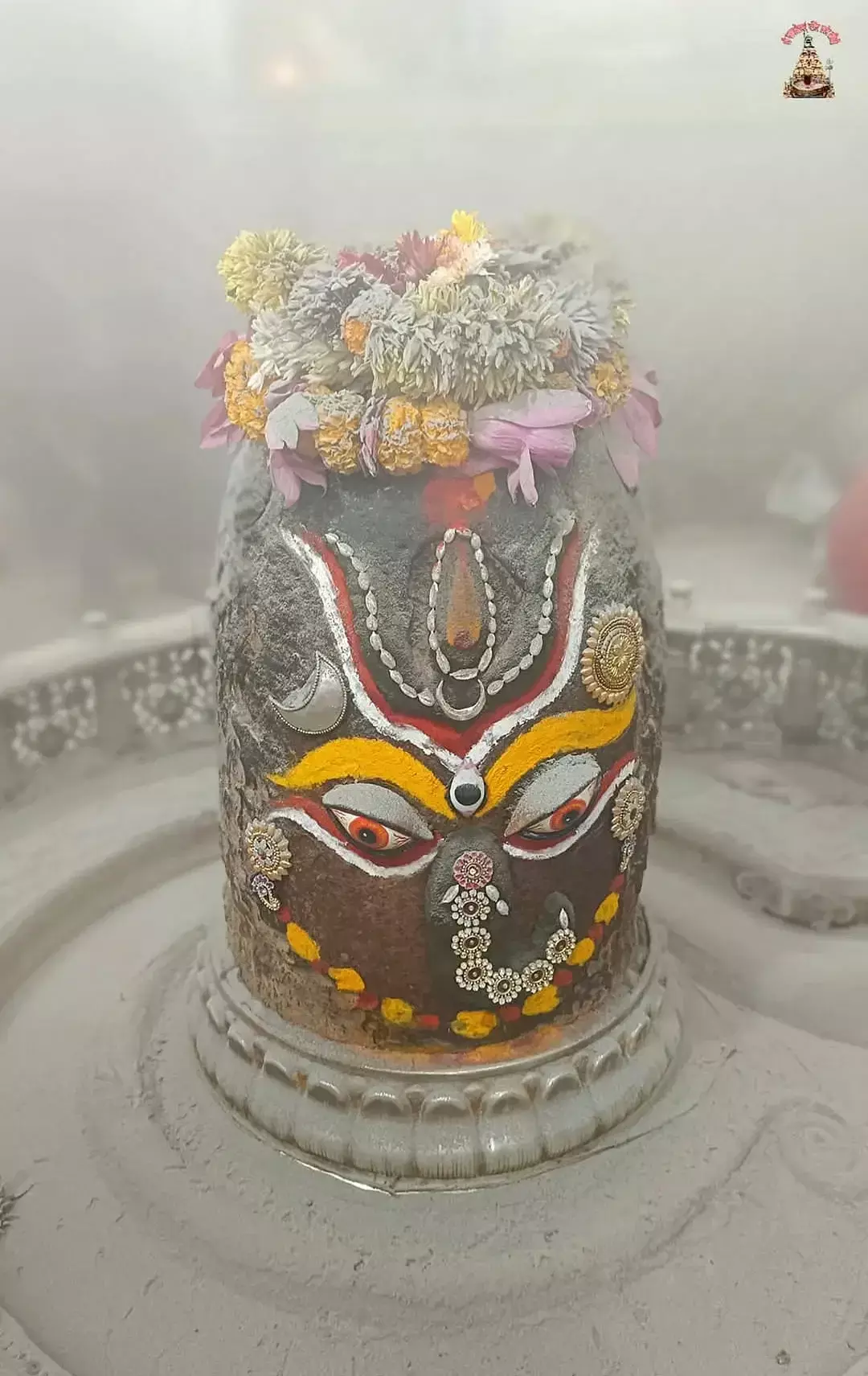 Ujjain : भस्म आरती में  गणेश के स्वरूप में मस्तक पर  सूर्य, चंद्र और त्रिनेत्र सजे महाकाल