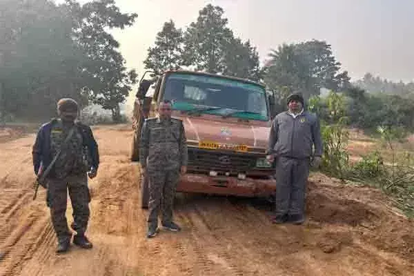 Ranchi जिला प्रशासन, पांच थाना क्षेत्रों से अवैध बालू लदे 15 वाहन जब्त