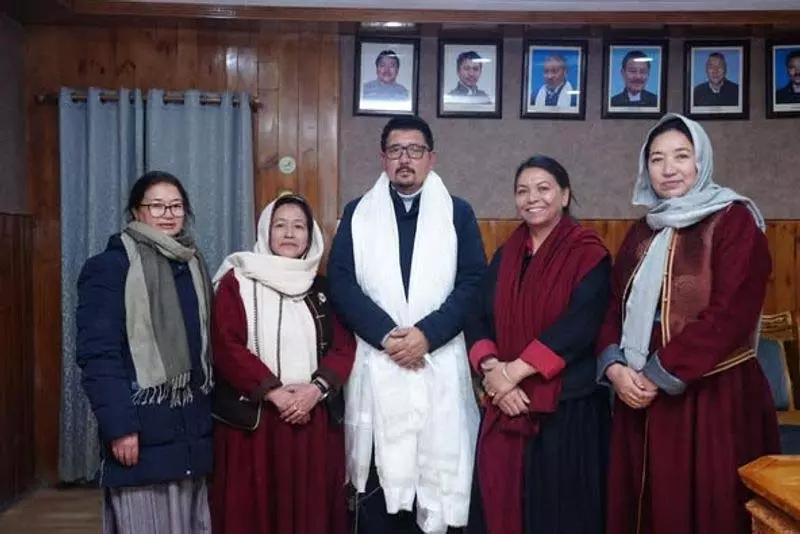 महिला नेताओं ने Leh हिल काउंसिल में 33% आरक्षण लागू करने की मांग की महिला नेताओं ने Leh हिल काउंसिल में 33% आरक्षण लागू करने की मांग की