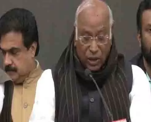 Kharge, इंडिया ब्लॉक नेताओं ने राज्यसभा अध्यक्ष पर लगाए आरोप