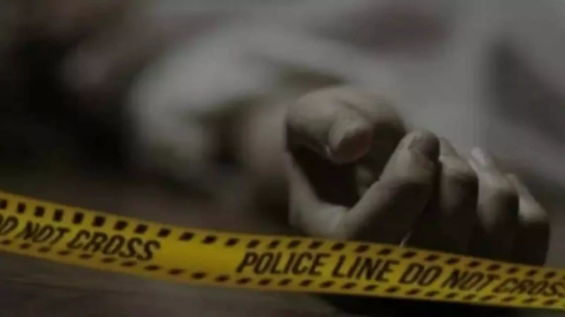 Mumbai: मकान का स्लैब गिरने से 46 वर्षीय महिला की मौत, पति और बेटा घायल Mumbai: मकान का स्लैब गिरने से 46 वर्षीय महिला की मौत, पति और बेटा घायल
