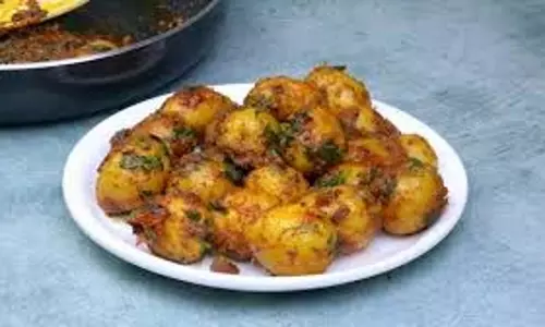 Aloo Burul Recipe: सर्दियों में आपको गर्म रखेगी आलू की ये रेसिपी