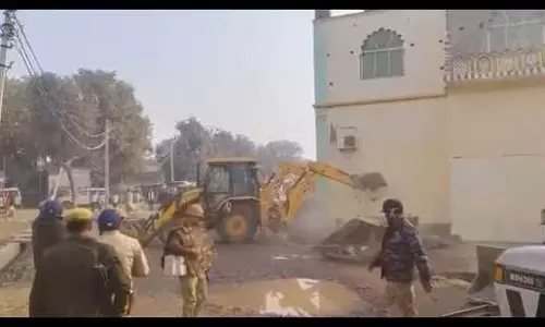 Fatehpur में पुरानी मस्जिद का ‘विस्तारित’ हिस्सा गिराया गया Fatehpur में पुरानी मस्जिद का ‘विस्तारित’ हिस्सा गिराया गया