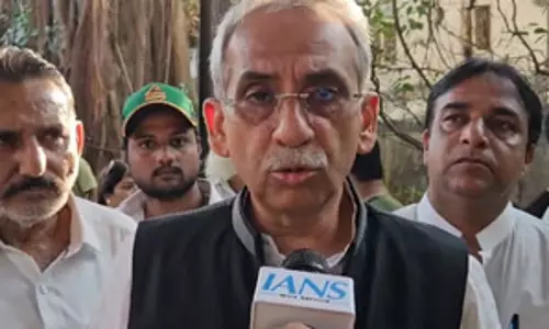 मुंबई कुर्ला बेस्ट बस हादसा : घायलों से मिले कांग्रेस विधायक अमीन पटेल मुंबई कुर्ला बेस्ट बस हादसा : घायलों से मिले कांग्रेस विधायक अमीन पटेल