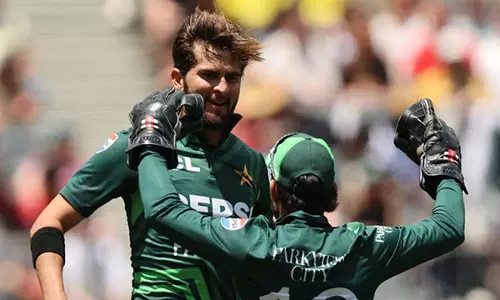Shaheen Afridi ने प्रत्येक प्रारूप में 100 विकेट लेने वाले पहले पाकिस्तानी गेंदबाज बनकर इतिहास रच दिया Shaheen Afridi ने प्रत्येक प्रारूप में 100 विकेट लेने वाले पहले पाकिस्तानी गेंदबाज बनकर इतिहास रच दिया