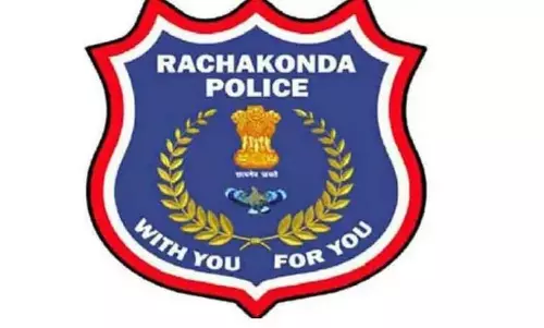 Rachakonda police ने मोहन बाबू और उनके बेटों को तलब किया Rachakonda police ने मोहन बाबू और उनके बेटों को तलब किया