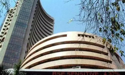 कारोबारी हफ्ते के लगातार तीसरे दिन सपाट खुला भारतीय शेयर बाजार, सेंसेक्स 81,500 स्तर से ऊपर
