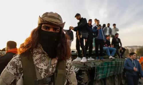 Israel ने सीरिया में सैकड़ों जगहों पर बमबारी की, सेना सीमा क्षेत्र में आगे बढ़ी Israel ने सीरिया में सैकड़ों जगहों पर बमबारी की, सेना सीमा क्षेत्र में आगे बढ़ी