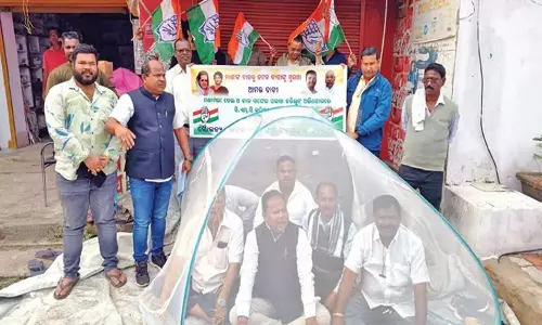 Odisha: कांग्रेस ने सीएमसी कमिश्नर के खिलाफ एफआईआर दर्ज कराई Odisha: कांग्रेस ने सीएमसी कमिश्नर के खिलाफ एफआईआर दर्ज कराई