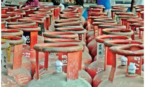 Andhra में दीपम-2 योजना के तहत 97.4 प्रतिशत लाभार्थियों को मुफ्त रिफिल का लाभ मिला Andhra में दीपम-2 योजना के तहत 97.4 प्रतिशत लाभार्थियों को मुफ्त रिफिल का लाभ मिला