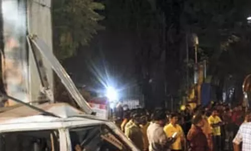 Kurla बस दुर्घटना: राजनीतिक दलों में दुर्घटना को लेकर आरोप-प्रत्यारोप Kurla बस दुर्घटना: राजनीतिक दलों में दुर्घटना को लेकर आरोप-प्रत्यारोप