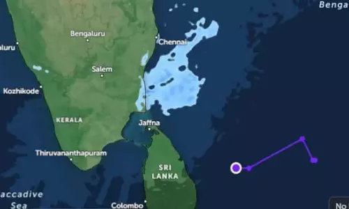 Chennai: बंगाल की खाड़ी के ऊपर कम दबाव का केंद्र धीरे-धीरे आगे बढ़ रहा Chennai: बंगाल की खाड़ी के ऊपर कम दबाव का केंद्र धीरे-धीरे आगे बढ़ रहा