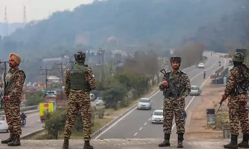 जम्मू-कश्मीर राजमार्ग पर IED बरामद जम्मू-कश्मीर राजमार्ग पर IED बरामद