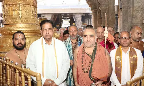 TTD चेयरमैन ने कर्मचारियों के लिए नाम बैज की घोषणा की TTD चेयरमैन ने कर्मचारियों के लिए नाम बैज की घोषणा की