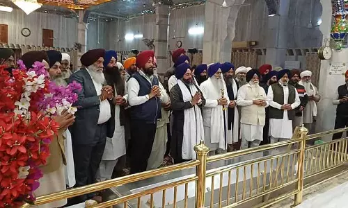 Akal Takht Jathedar ने फतेहगढ़ साहिब गुरुद्वारे में सोने की परत चढ़ाने का काम शुरू किया