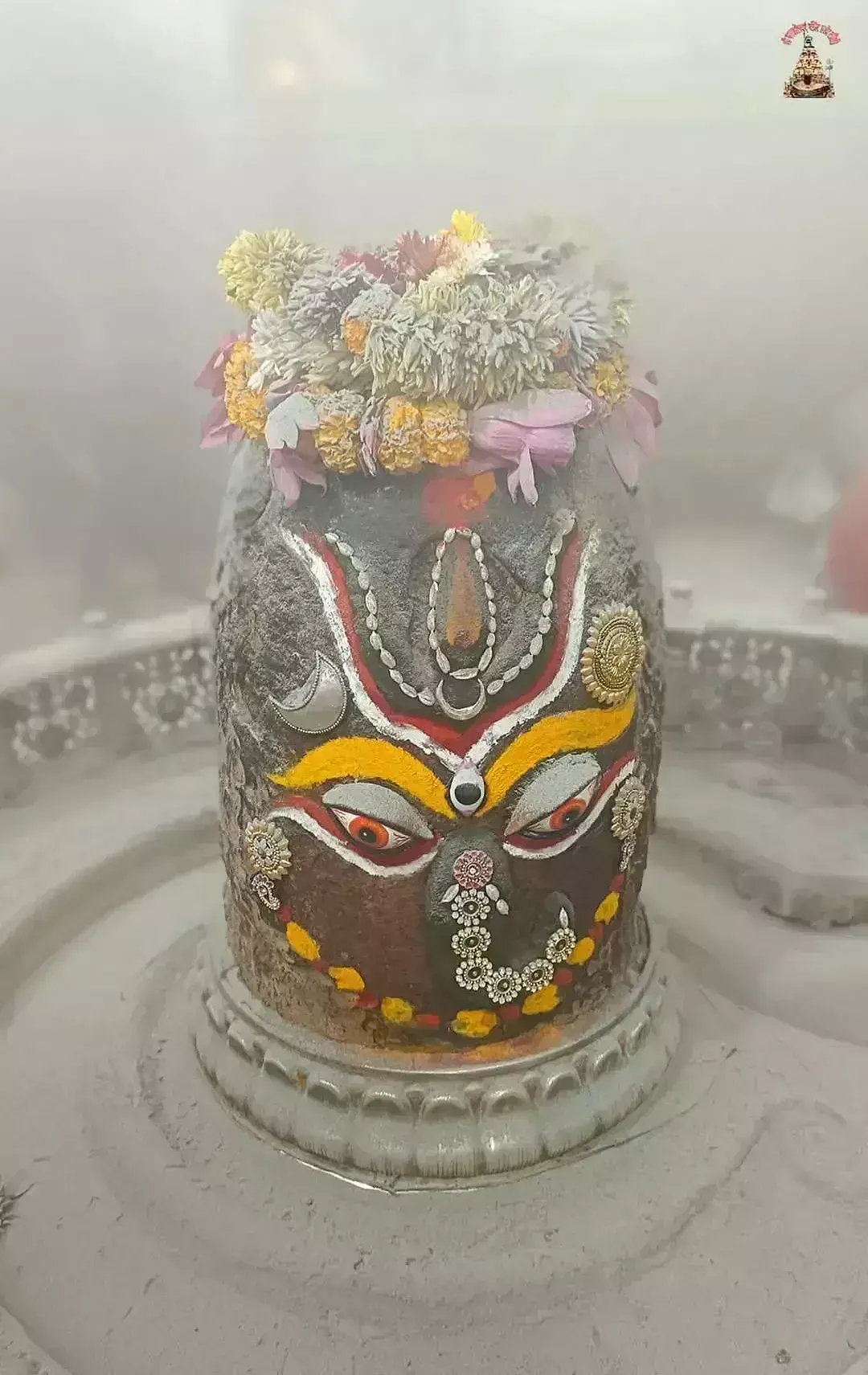 Ujjain : भस्म आरती में  गणेश के स्वरूप में मस्तक पर  सूर्य, चंद्र और त्रिनेत्र सजे महाकाल