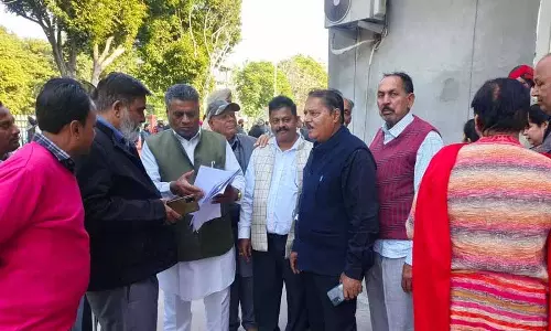 विपक्ष ने निकाय चुनाव लड़ने के लिए नए NOC मानदंड को लेकर SEC का दरवाजा खटखटाया विपक्ष ने निकाय चुनाव लड़ने के लिए नए NOC मानदंड को लेकर SEC का दरवाजा खटखटाया