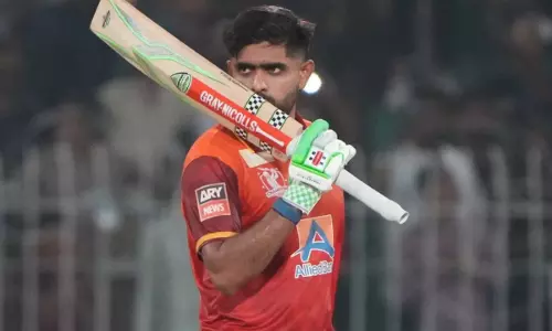 बाबर को कोहली के महान रिकॉर्ड को तोड़ने का काम करना होगा