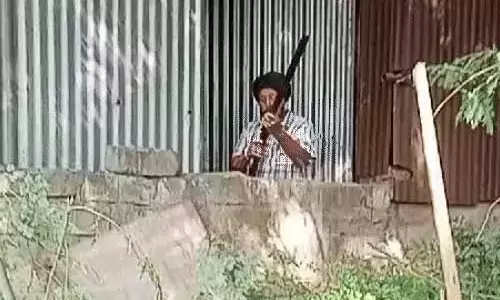 रायपुर रवि नगर में हवाई फायरिंग, फोटो