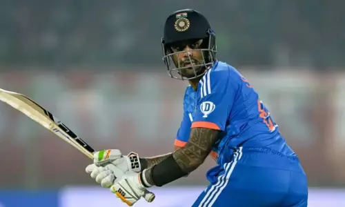 खिलाड़ी ने गेंद को शानदार हिट करके बड़ी उपलब्धि हासिल की खिलाड़ी ने गेंद को शानदार हिट करके बड़ी उपलब्धि हासिल की