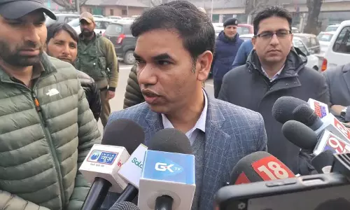 Div Com Kashmir: अनिर्धारित बिजली कटौती से निपटने के लिए प्रशासन काम कर रहा
