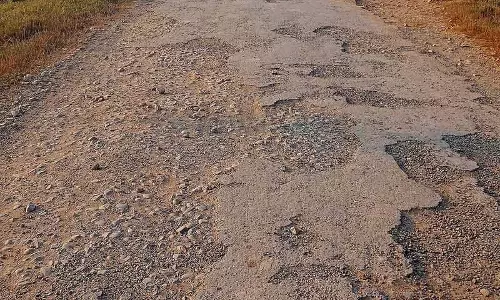 Kurukshetra के गांव में सड़क की हालत ख़राब Kurukshetra के गांव में सड़क की हालत ख़राब